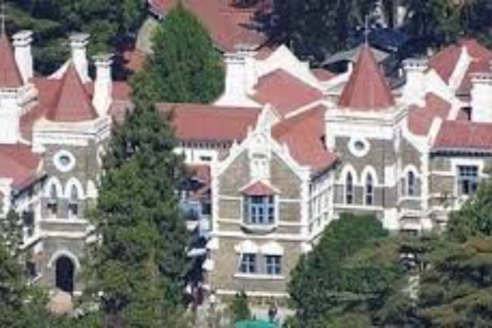 Uttarakhand: The government is facing criticism for granting permission for a stone crusher in Vikasnagar, Dehradun. The High Court expressed displeasure over the decision without the approval of the