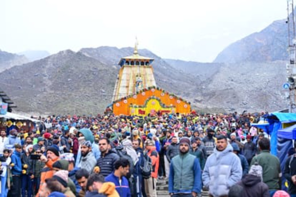 Good Morning India: The intense heat has impacted the region, with temperatures reaching between 40 and 45&deg;C! India has received its first dengue vaccine; it will soon be available to the general pub