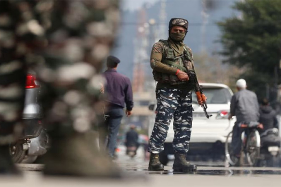 Big news: A possible terrorist attack on the Delhi BJP headquarters! Security agencies are on high alert, with police deployed everywhere.