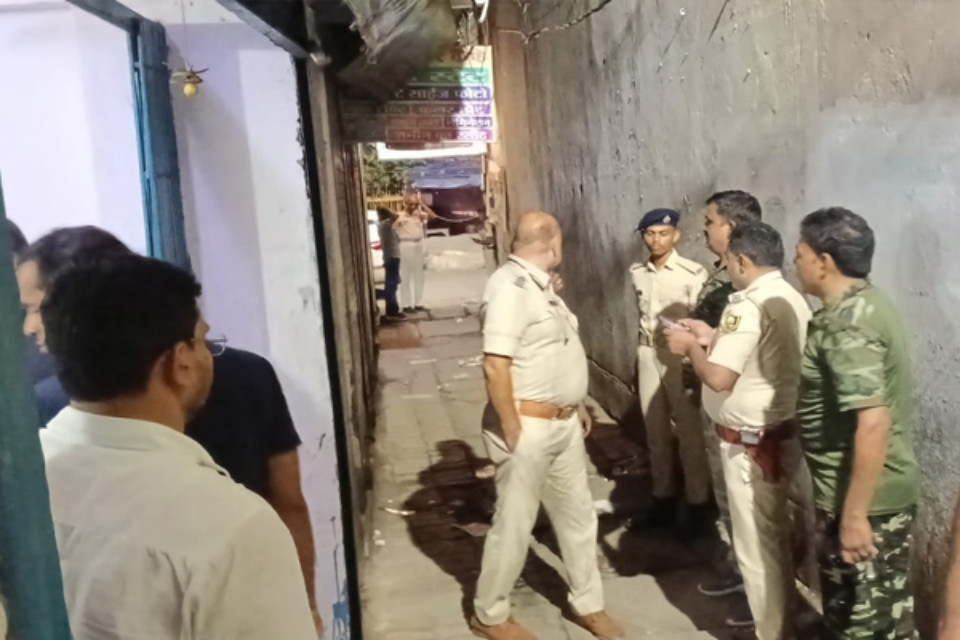 TET exam scam links traced to Bihar: Maharashtra Police raids cyber cafe in Hajipur at midnight; stirs up a sensation.