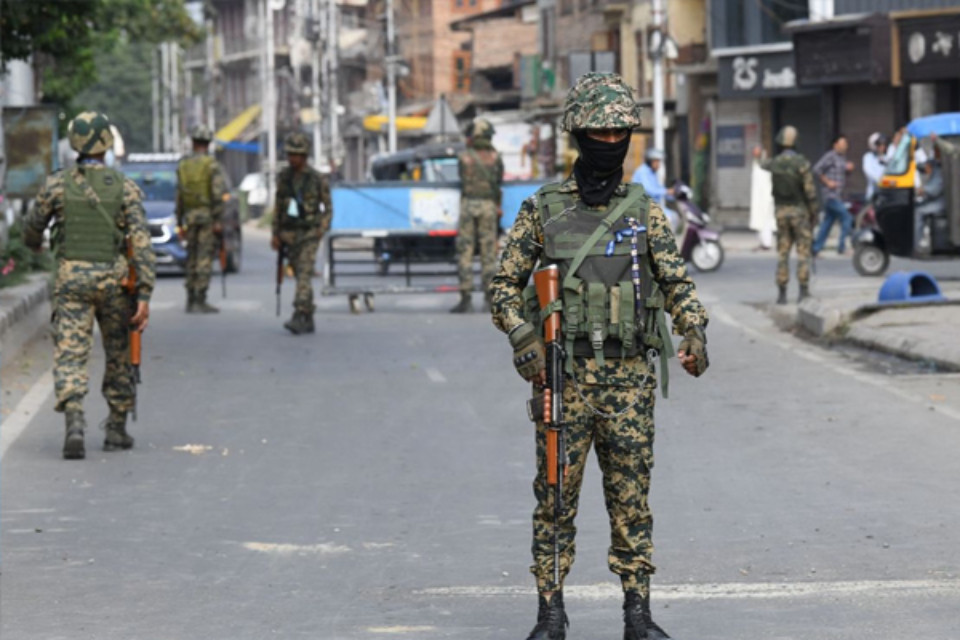 Shocking incident in Doda, Jammu & Kashmir: Firing occurs during an attempt to snatch a service rifle from an SOG jawan; youth killed, 3 jawans injured.