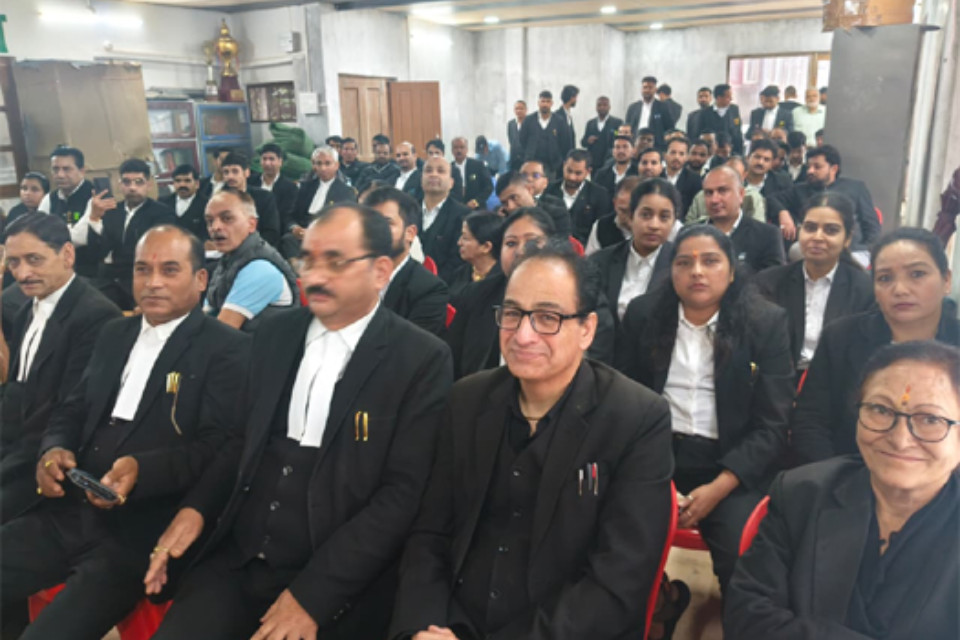नैनीतालः हाईकोर्ट शिफ्टिंग मामले में मुखर हुए अधिवक्ता! आम सभा कर दी चेतावनी, बताया पहाड़ विरोधी फैसला