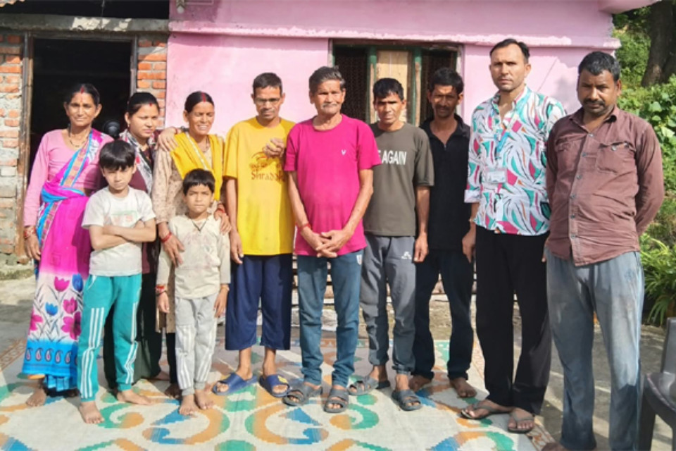 उत्तराखण्डः 20 साल बाद परिवार से मिले पिथौरागढ़ निवासी संजय राम! बरेली से भटकते-भटकते पहुंचे थे नेपाल, श्रद्धा फाउंडेशन ने अपनों से कराया मिलन! छलक उठी आंखें